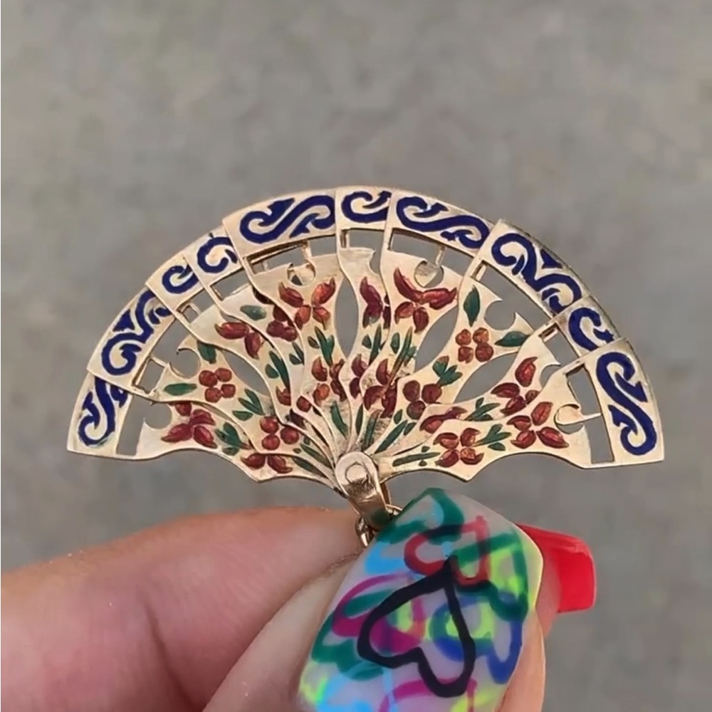 Vintage 18k gold fan charm - Picture 2 of 7
